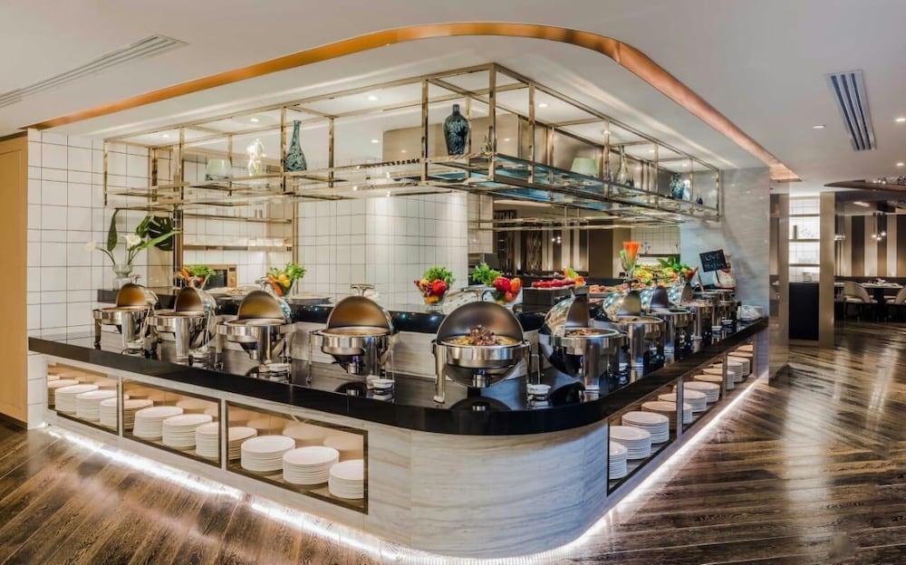 Narcissus Al Hamra Hotel Jeddah Exterior photo The buffet at the hotel