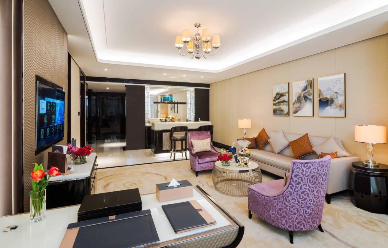 Narcissus Al Hamra Hotel Jeddah Exterior photo A suite at the hotel